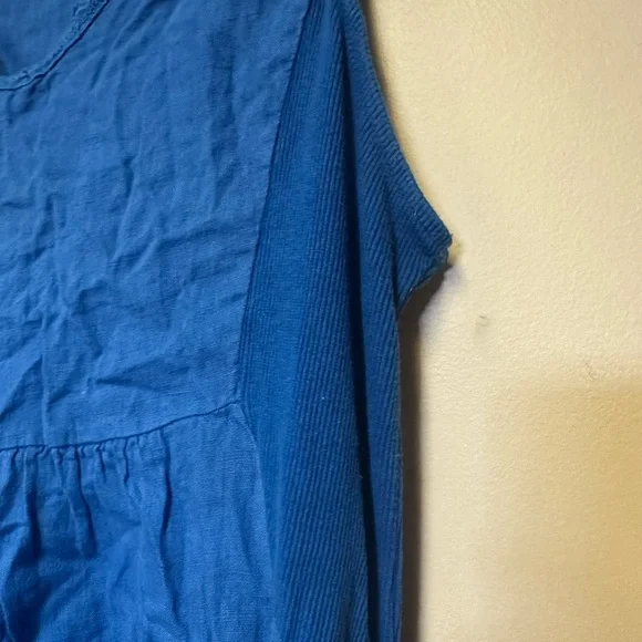 Elegant Blue Sleeveless Dress - Picture 2 of 4